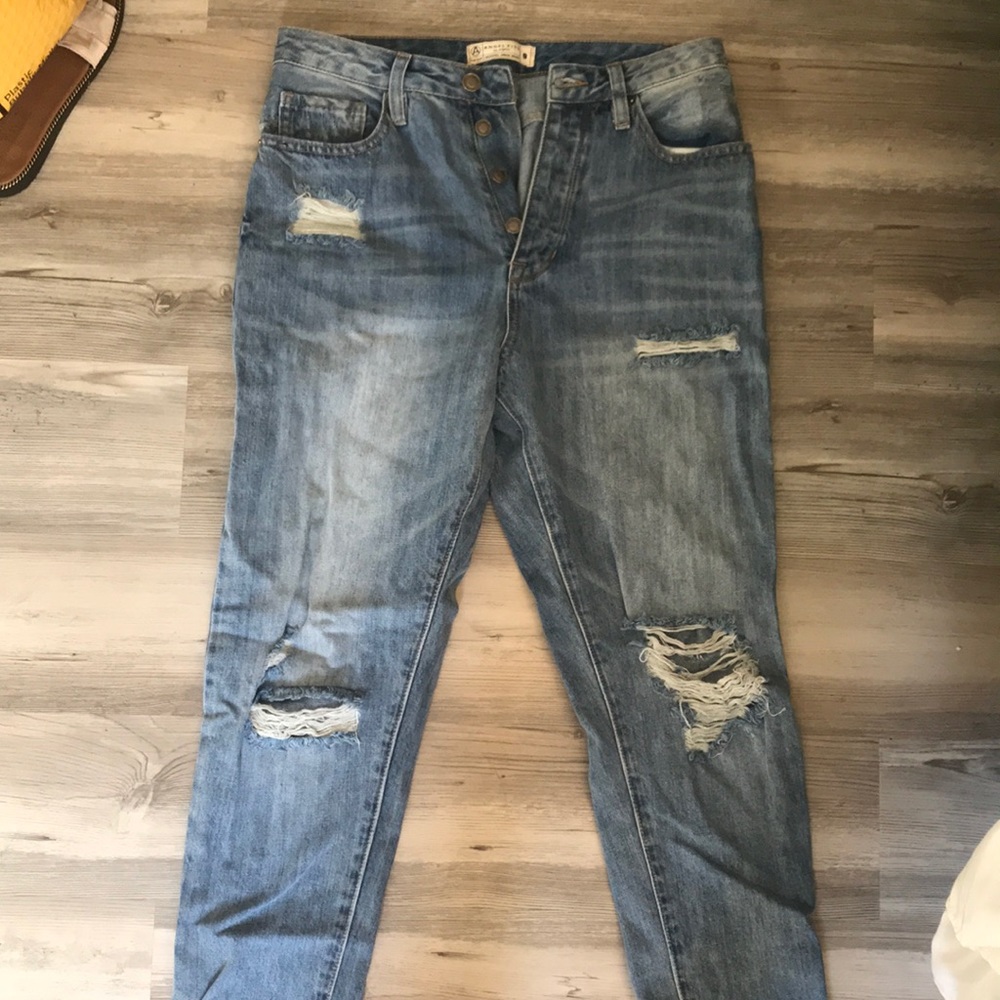 Cute high rise mom jeans!